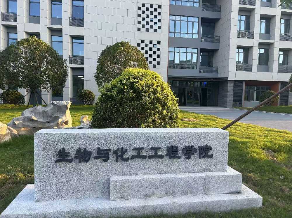 梅河口市扬州职业大学体育场高杆灯项目
